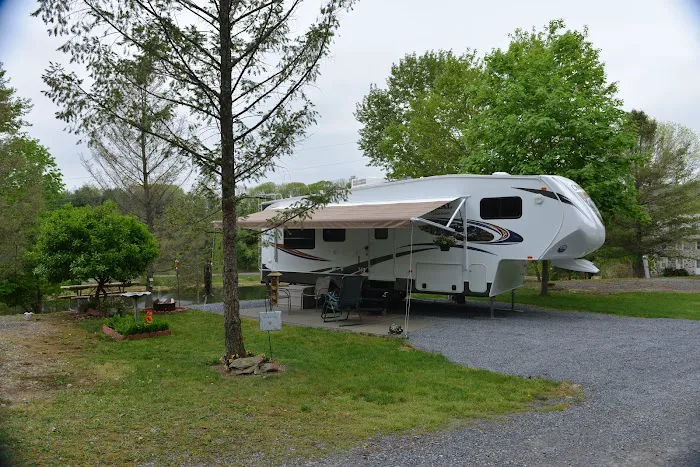 Robin Hill RV Campground Picture 6
