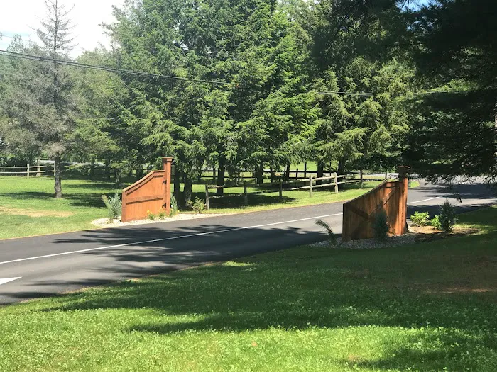 Sun Retreats Adirondack Gateway Picture 7