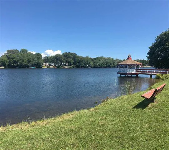Garden Lake Park & Sales Picture 6