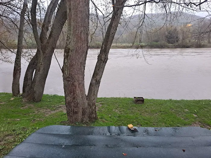 Pine Crest Campground Picture 7