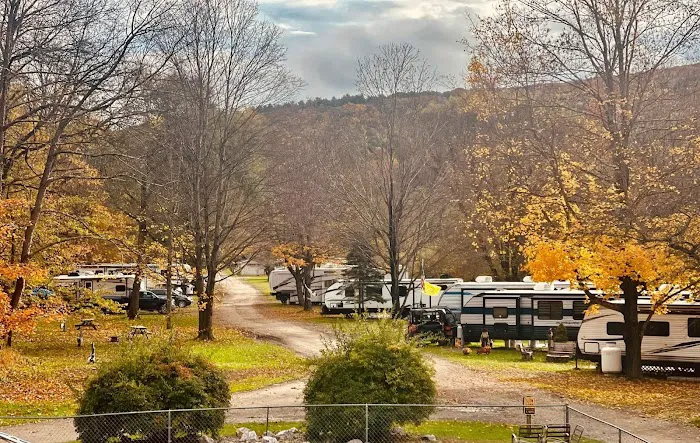 Rustic Creek Family Campground Picture 4