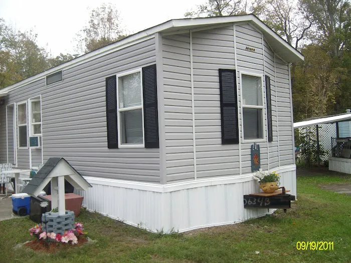Rolling Acres Mobile Home Park Picture 4