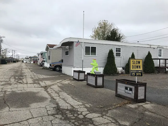 Gansett Mobile Home Park Picture 4
