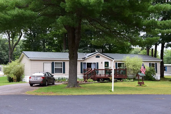 Pine Haven Manufactured Home Community Picture 4