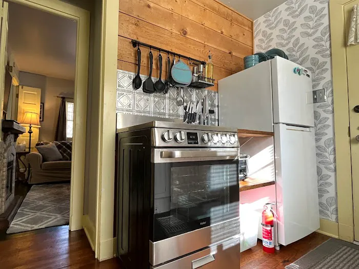 Mountain Paradise Cottage at the Historic Maytag House Picture 2