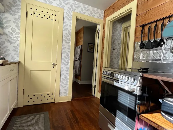 Mountain Paradise Cottage at the Historic Maytag House Picture 6