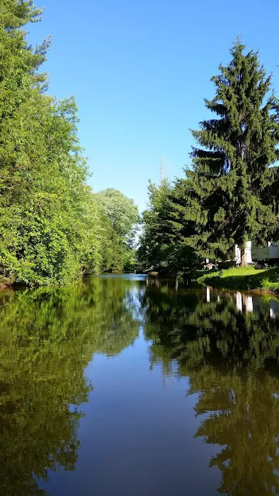 Ideal Park Campground Picture 9