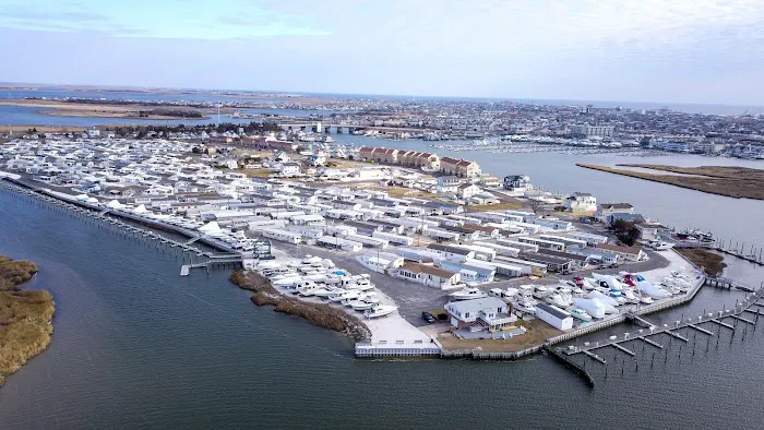 Shawcrest Community and Marina Picture 3