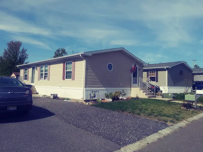 Pine Crest Village Picture 1