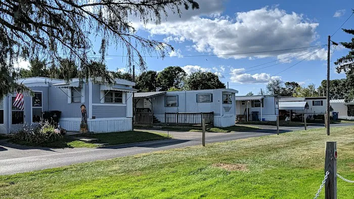 Footie's Real Estate Picture 2