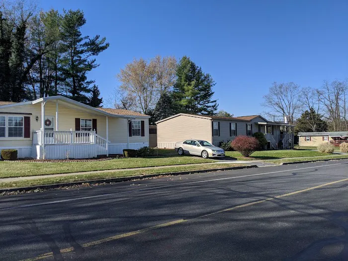 Pin Oak Mobile Home Community Picture 3