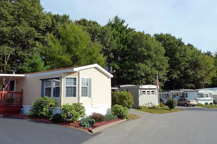 Chelmsford Commons Manufactured Home Community Picture 8