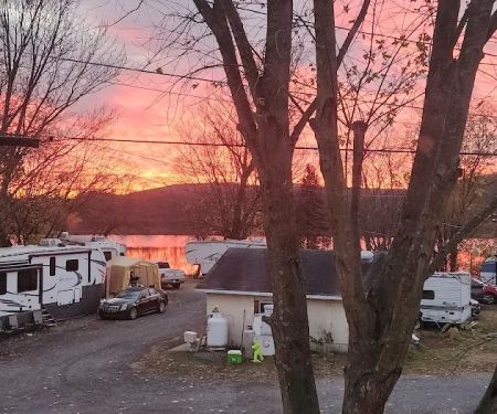 Wray's Riverfront Campground