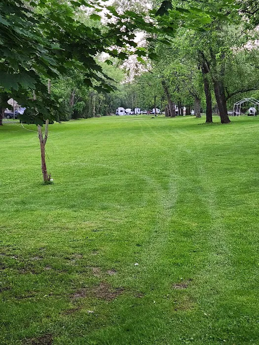 Wray's Riverfront Campground Picture 2