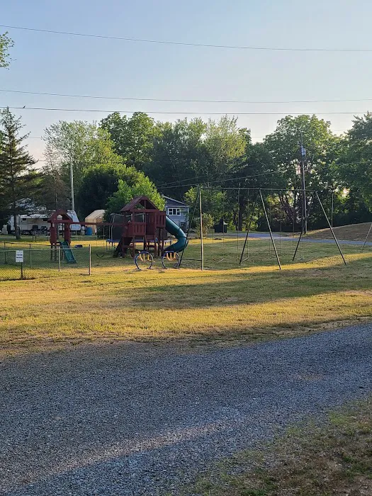 Wray's Riverfront Campground Picture 7