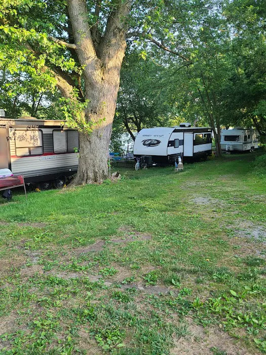 Wray's Riverfront Campground Picture 9