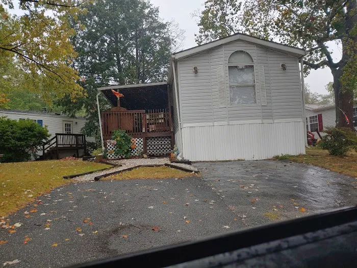 Holiday Mobile Estates Picture 3