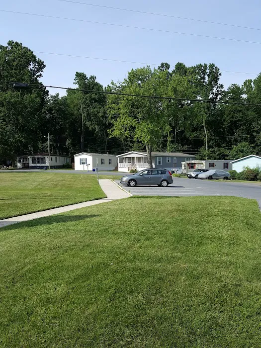 Holiday Mobile Estates Picture 6