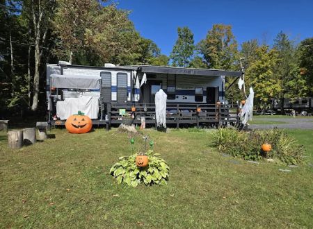 Trails End Campground and Mobile Home Park