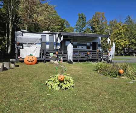 Trails End Campground and Mobile Home Park