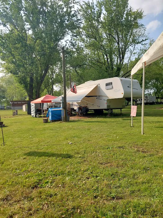 River beach campgrounds Picture 2