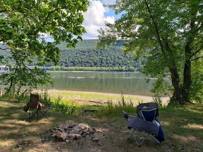 Riverfront Campground Picture 3