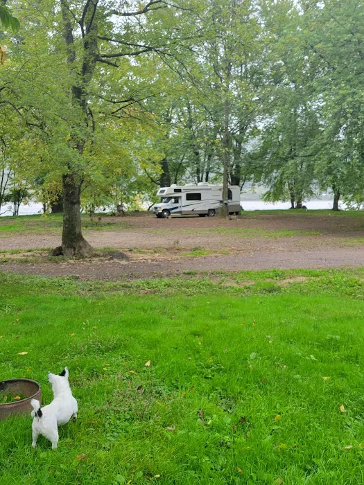 Riverfront Campground Picture 4
