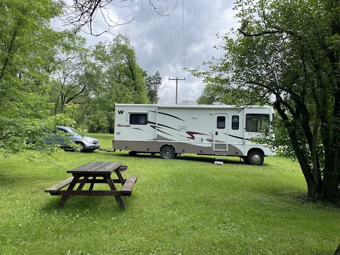 Yellow Lantern Kamp Grounds Picture 2