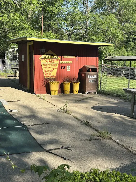 Yellow Lantern Kamp Grounds Picture 1