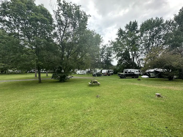 Yellow Lantern Kamp Grounds Picture 6