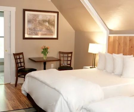 Kampfires Campground, Inn & Entertainment