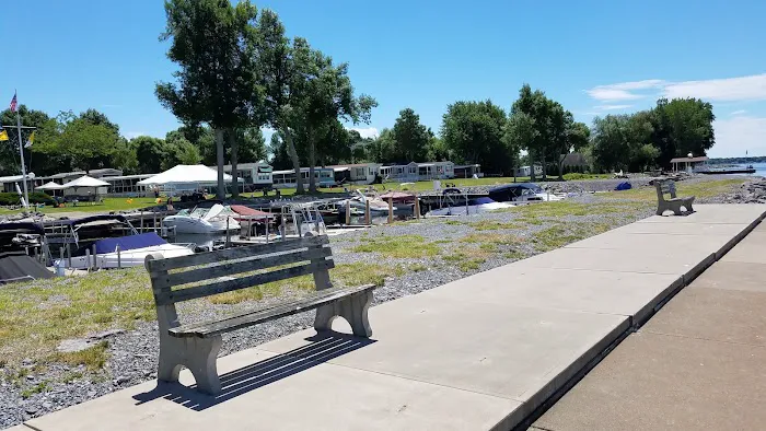 Island Shadows Mobile Home Park Picture 4