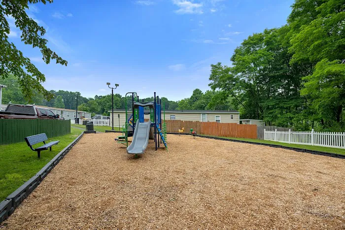 Forest Park Mobile Home Community Picture 3