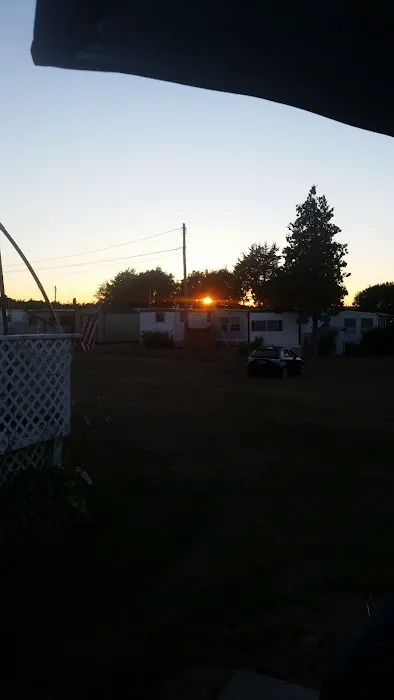 Bartons & Healys Trailer Park Picture 9