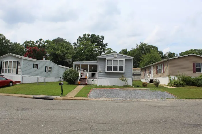 Flower Village Mobile Home Park Picture 2