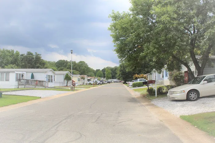 Flower Village Mobile Home Park Picture 5