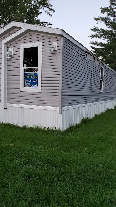Suburban Rapids Mobile Home Picture 4