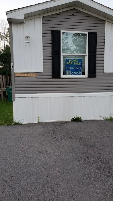 Suburban Rapids Mobile Home Picture 1