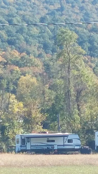 Robinson's Family Campground Picture 10
