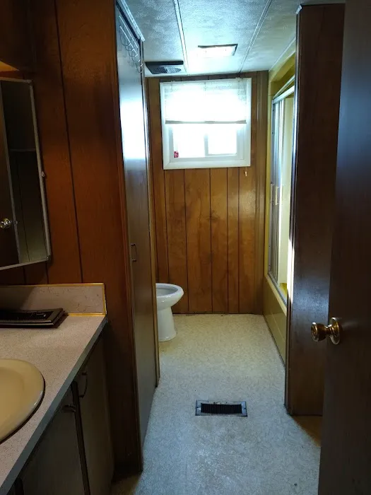Deer Lake Manufactured Home Community Picture 2