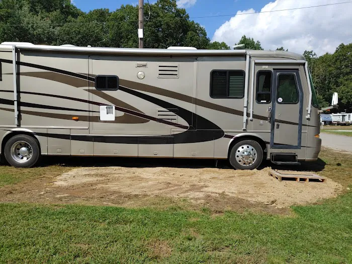 Holiday Acres Camp Grounds Picture 10