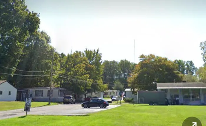 Pin Oaks Mobile Home Park Picture 2