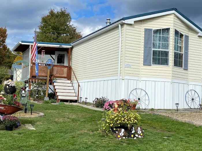 Mahoning Manor Mobile Home Park Picture 3