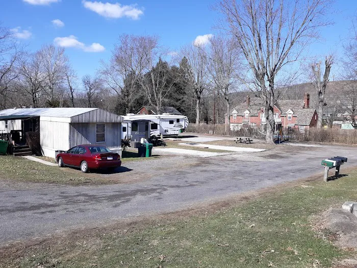 Champ Court RV Park trailer park rentals Picture 2
