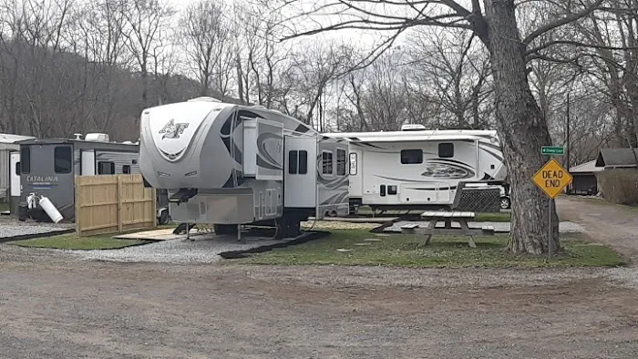 Champ Court RV Park trailer park rentals Picture 3