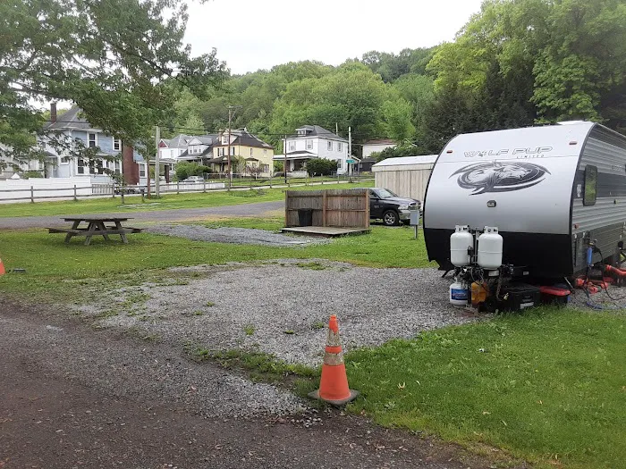 Champ Court RV Park trailer park rentals Picture 5