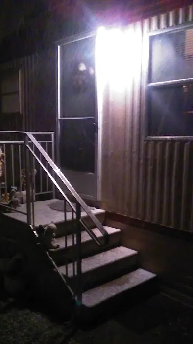 Frank's Mobile Homes-Park Picture 7