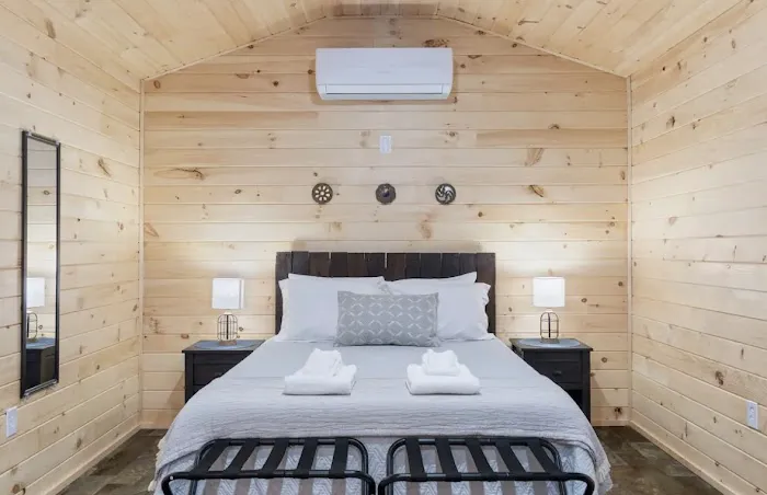 Seneca Hideaway Picture 1