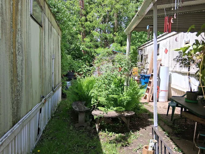Lakeside Mobile Home Park Picture 9