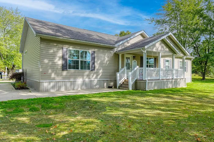 Twin Lake Homes Picture 2